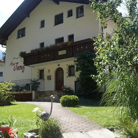לינה וארוחת בוקר Haus Josef *