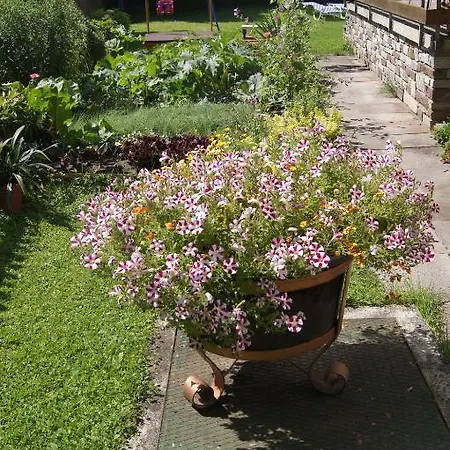 Haus Josef Bed and breakfast