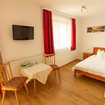 Haus Josef Bed & Breakfast *